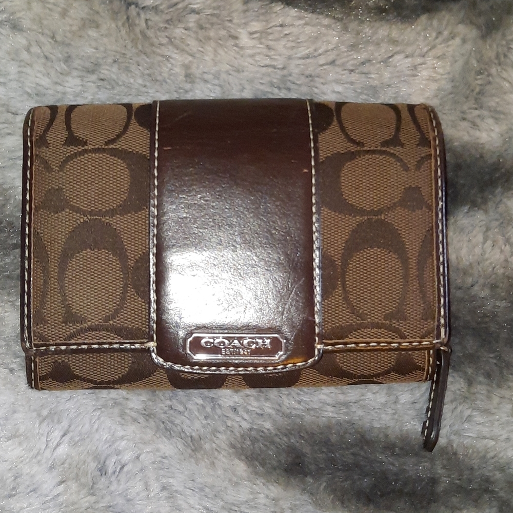 Coach wallet💜
